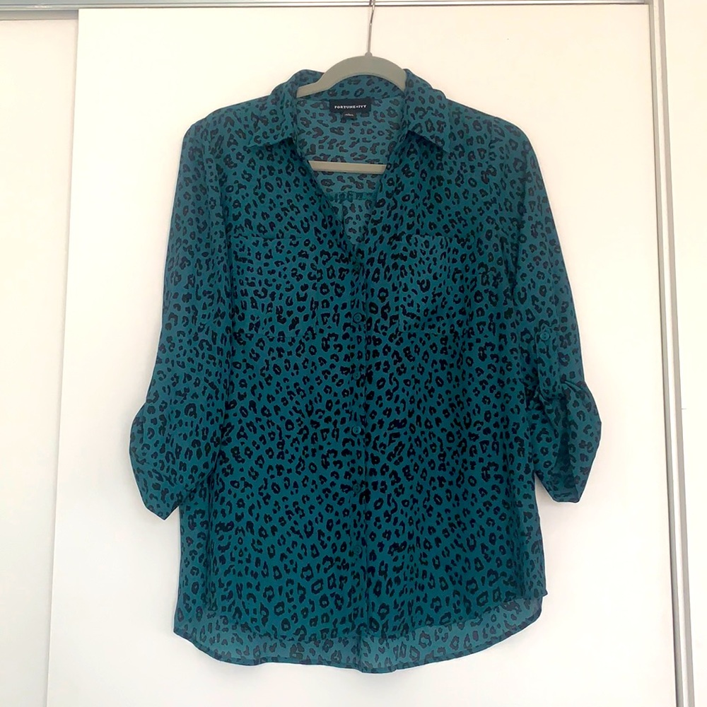 Fortune + Ivy size L leopard print button up